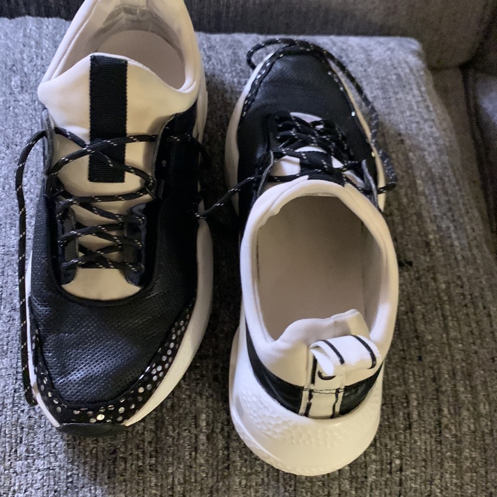 Sneaker - Picture 8 of 8